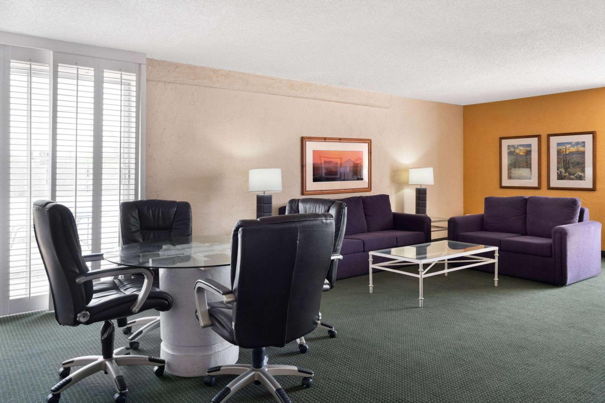 Ramada By Wyndham Tucson Ξενοδοχείο Εξωτερικό φωτογραφία
