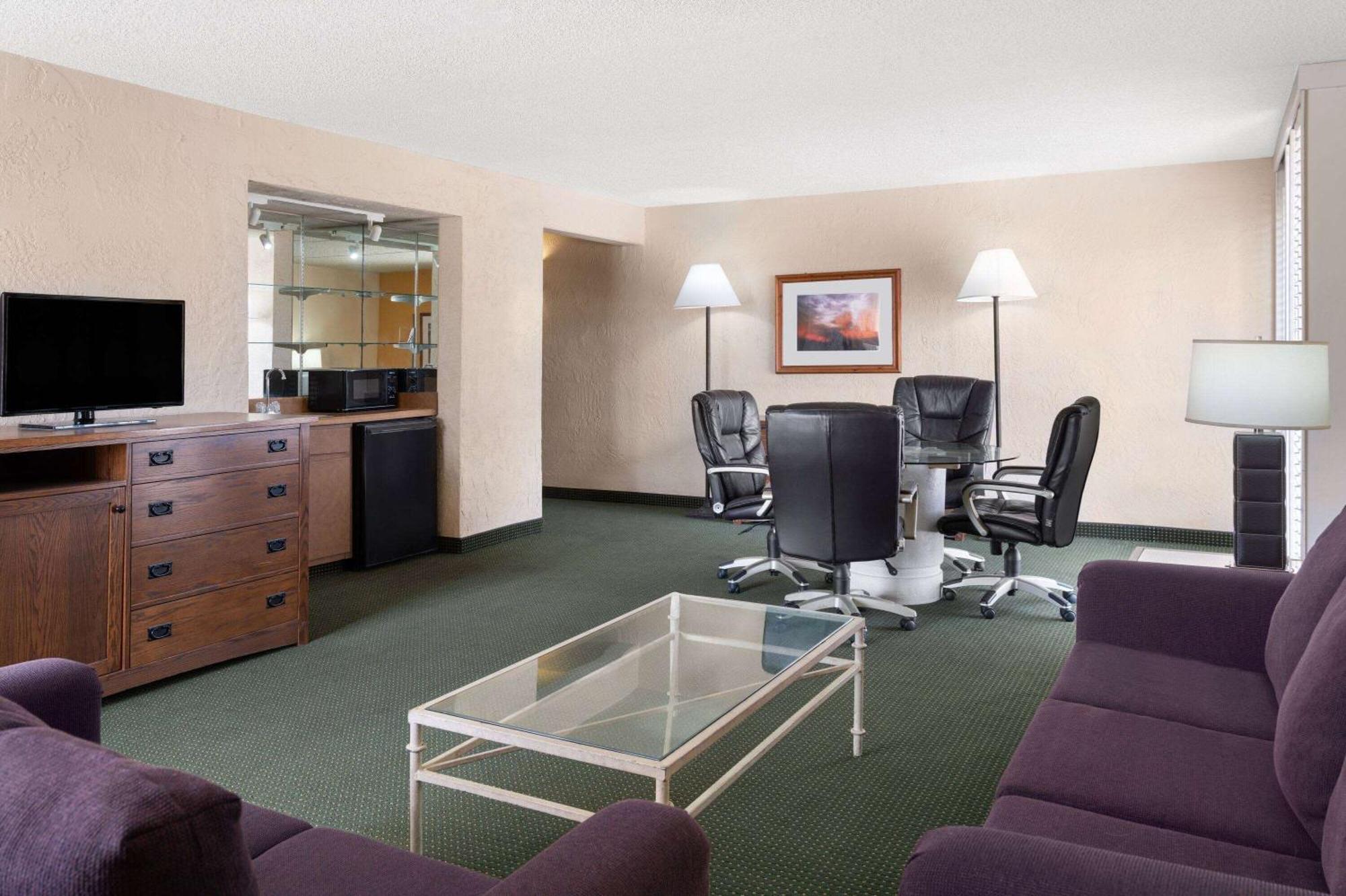 Ramada By Wyndham Tucson Ξενοδοχείο Εξωτερικό φωτογραφία